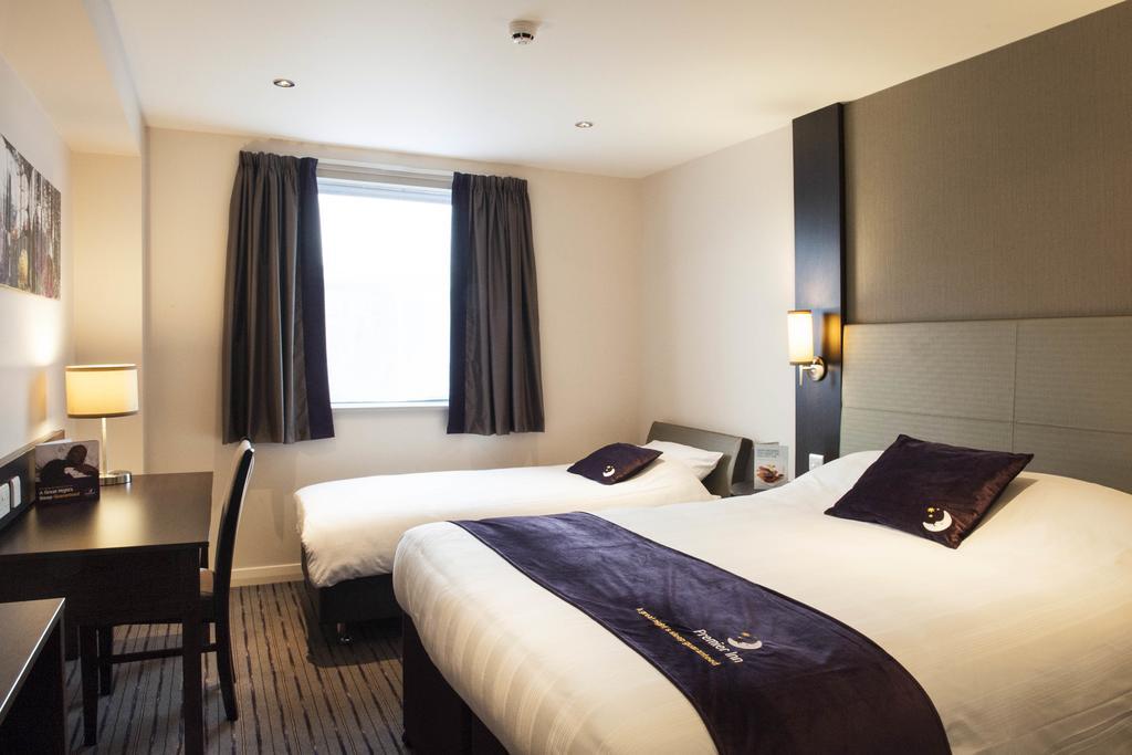 Premier Inn London Greenford Kamer foto