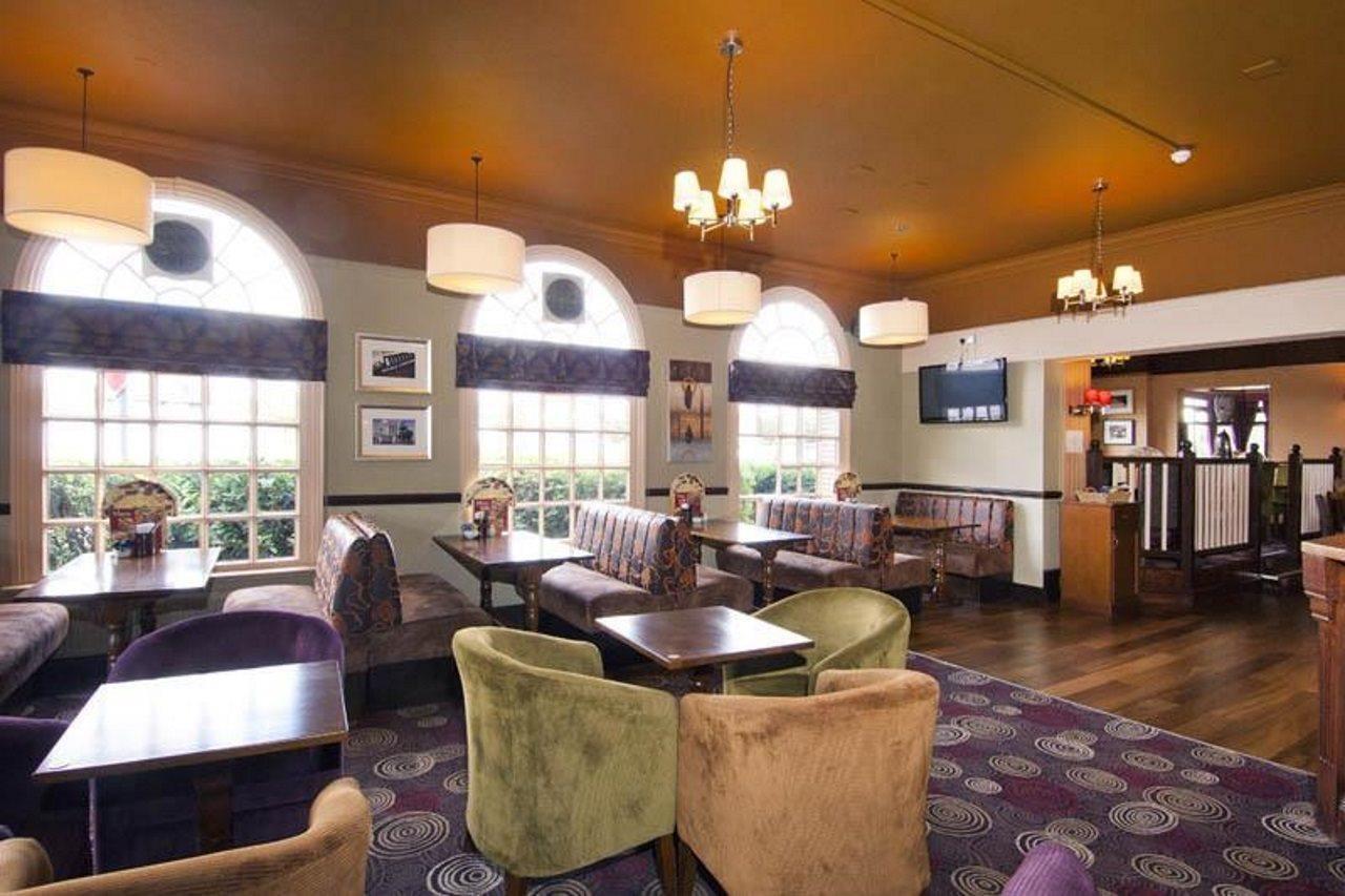 Premier Inn London Greenford Buitenkant foto