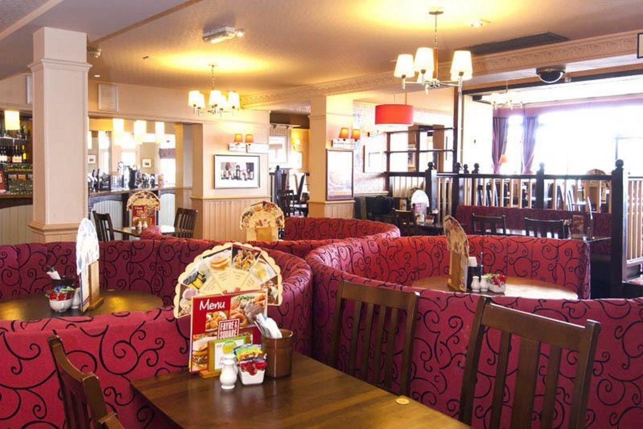 Premier Inn London Greenford Buitenkant foto