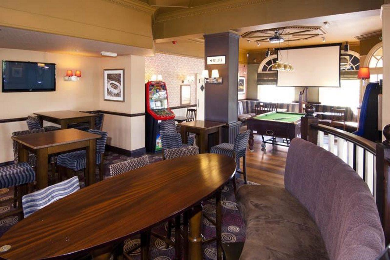 Premier Inn London Greenford Buitenkant foto